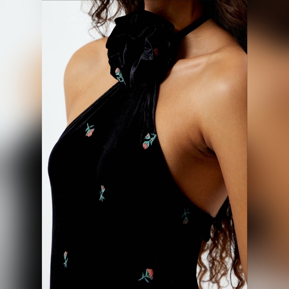 WeWoreWhat Women's High Neck Velvet Flower Halter Midi Dress, Black, Size Medium - Picture 3 of 15